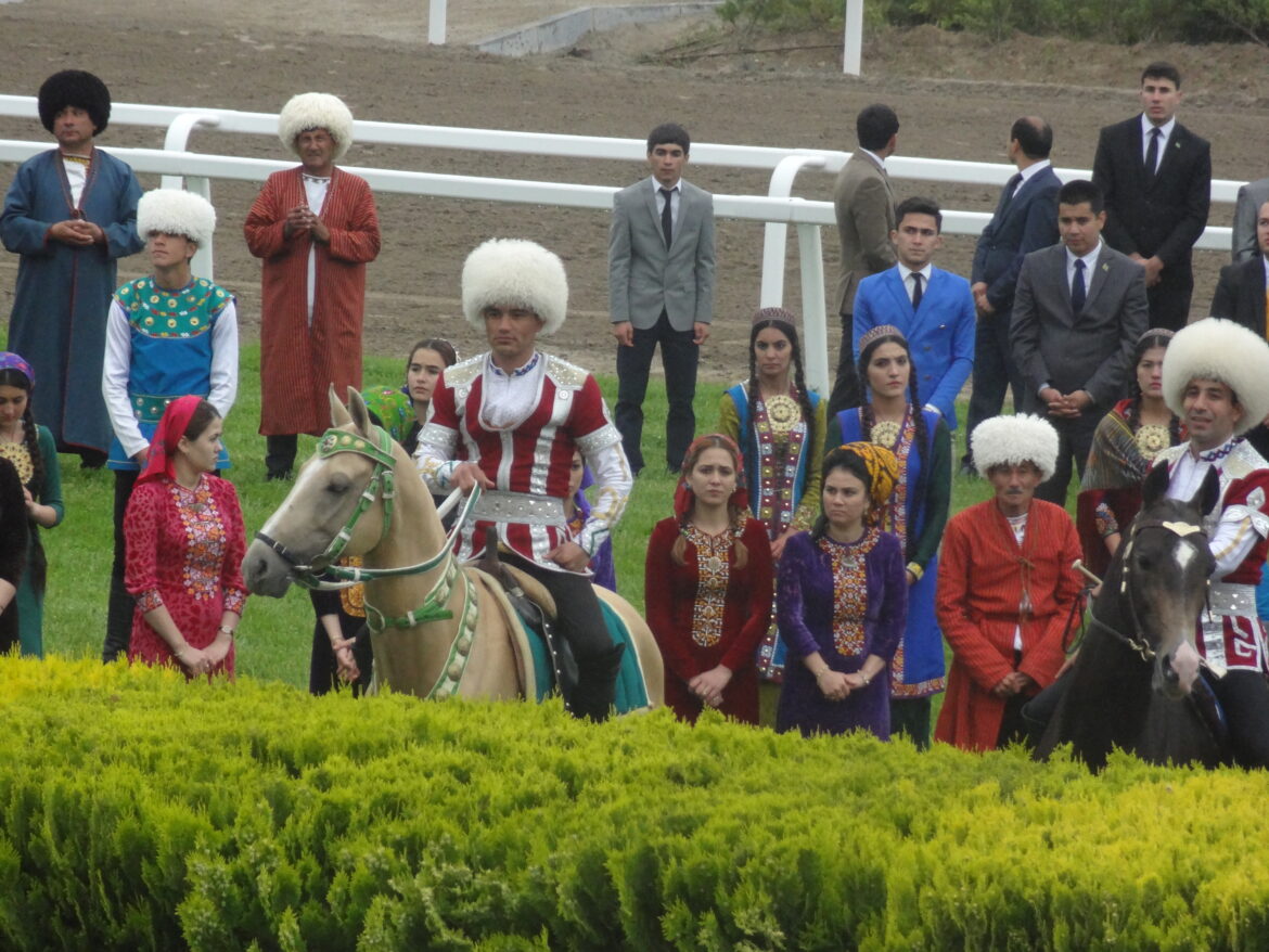Geschützt: Anderswelt – Pferde und Prunk in Turkmenistan
