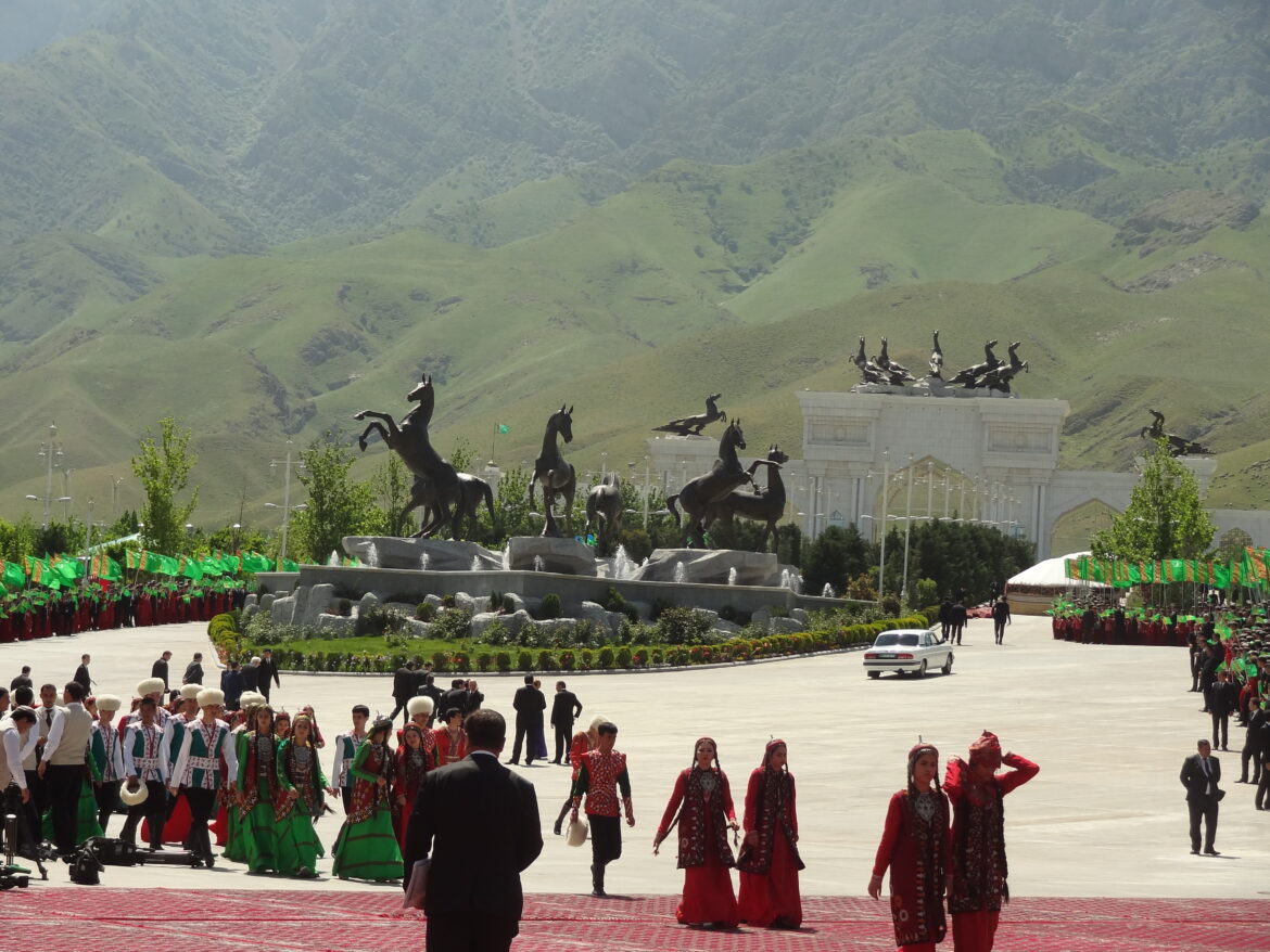 Geschützt: Anderswelt – Pferde und Prunk in Turkmenistan